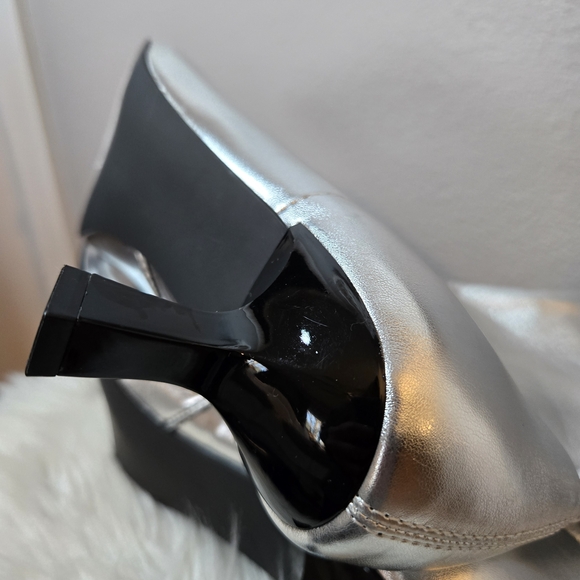 Abound Erin Faux Leather Silver Ankle Boots - New Sz 8.5 - Picture 11 of 12